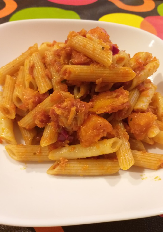 Una foto de Macarrones con atún y calabaza