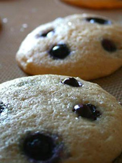 A picture of Cream cookies.