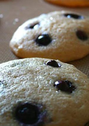 A picture of Cream cookies.