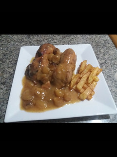Una foto de Picantón deshuesado al curry🍗🍟🍺😋