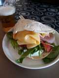 Sándwich de pastron y varios