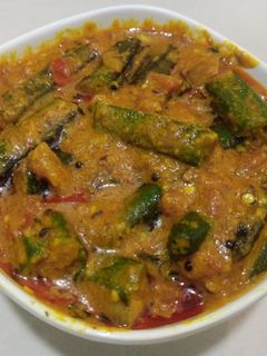 मसाला भेंडी (masala bhendi recipe in marathi) रेसिपी चे मुख्य फोटो 