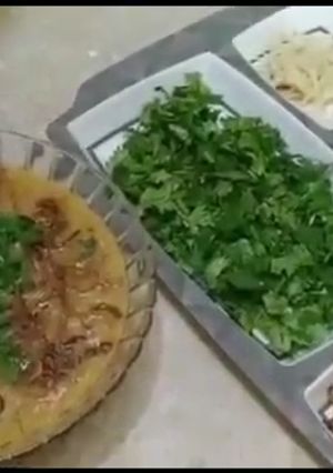 A picture of Mazedar beef haleem.