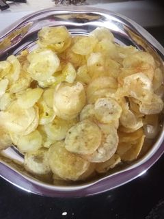 કાચા કેળાની વેફર (Raw Banana Wafer Recipe In Gujarati) રેસીપી મુખ્ય ફોટો