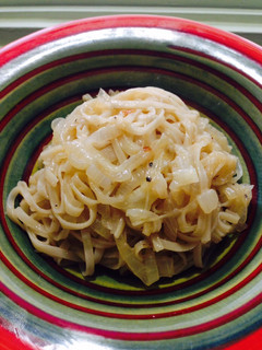 Una foto de Noodles de arroz con cebolla dulce de Fuentes de Ebro
