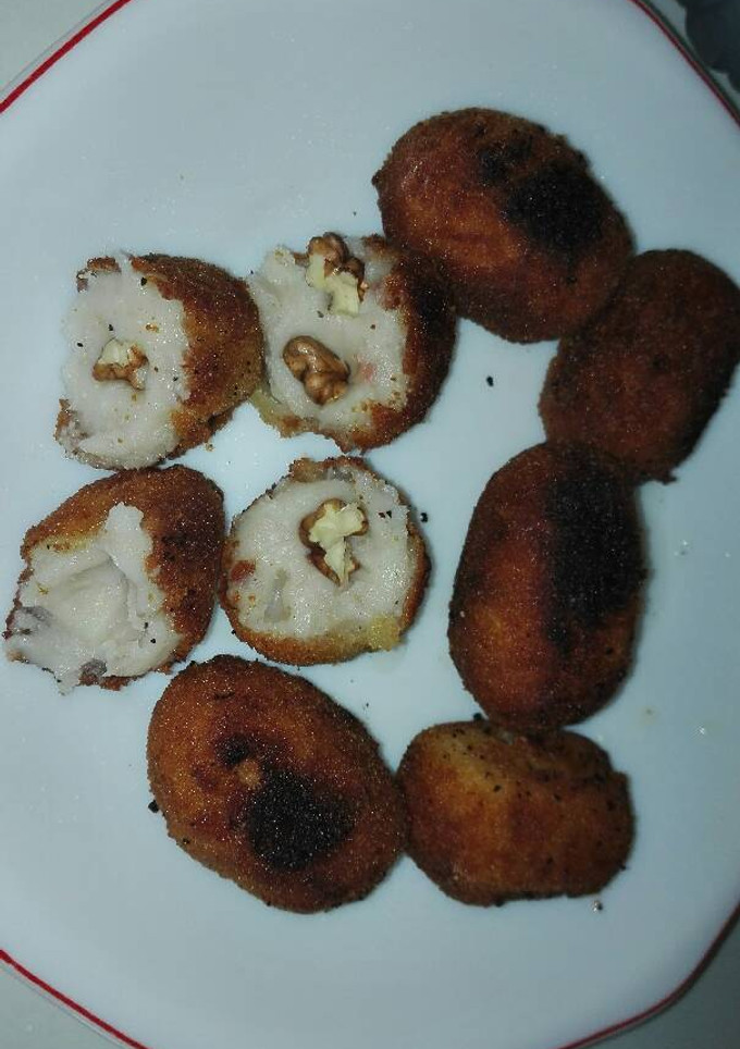 Una foto de 30. Croquetas de queso con nueces