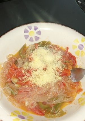 Una foto de Fideos con Salsa de Tomates