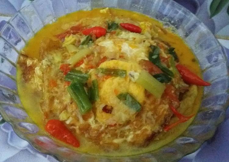 Telur ceplok kuah pedas