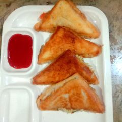 A picture of Chicken potato sandwich.