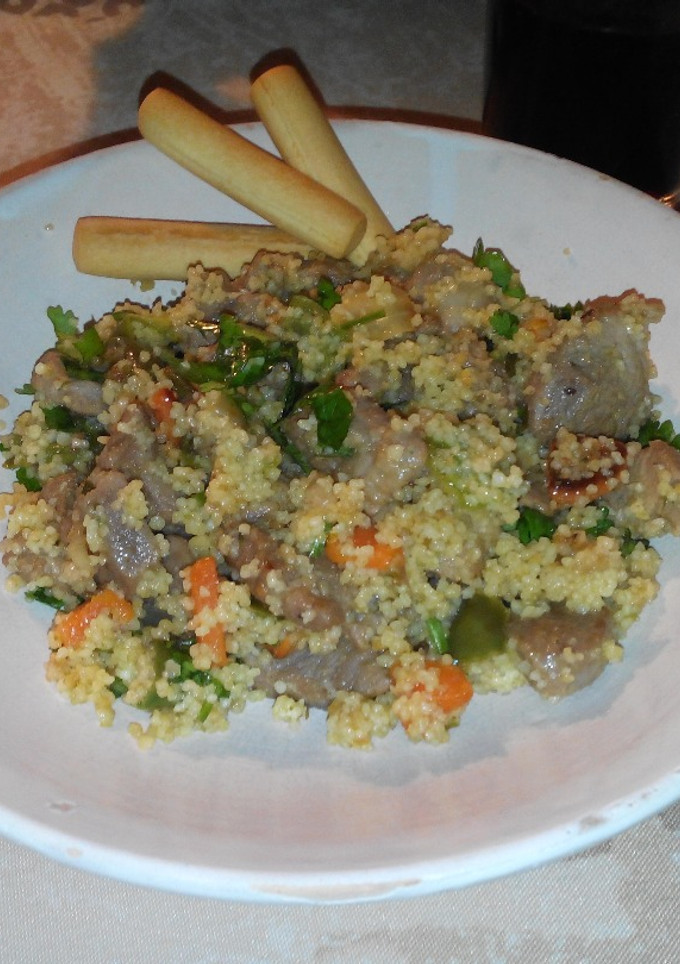 Una foto de Cous-cous con cordero y verduras al Wok