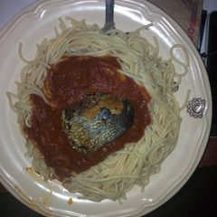 A picture of White spaghetti and stew with fish.