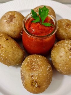 Una foto de Papas arrugadas y mojo picón