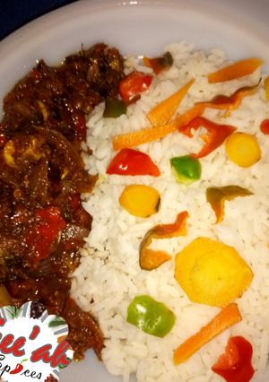 A picture of White rice wv peppered sauce.