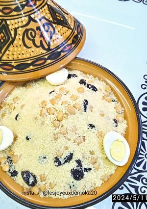 Une photo de Couscous aux raisins secs et pois chiches