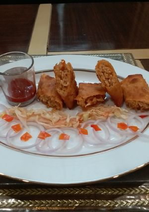 A picture of Spring rolls.