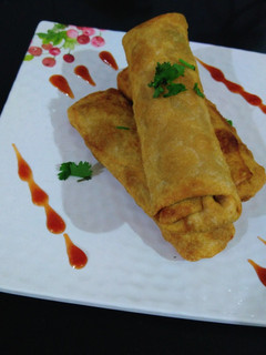 इंस्टेंट वेज स्प्रिंग रोल (instant veg spring roll recipe in Hindi) रेसिपी मुख्य फोटो