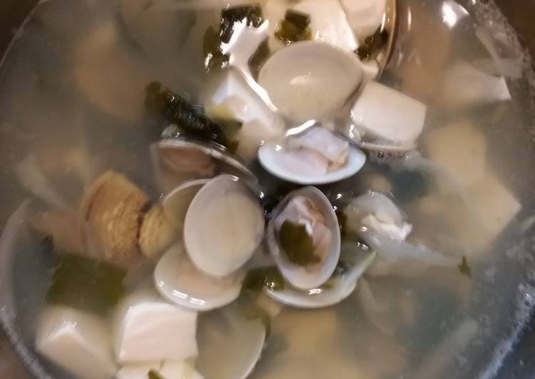 Sup kerang tahu dan rumput laut