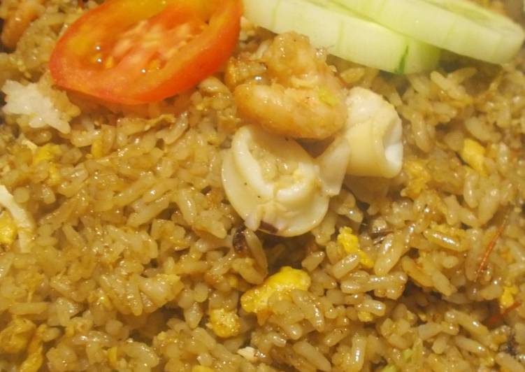 Cara Gampang Membuat Nasi Goreng Kari Instan yang Lezat Sekali