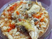 Una foto de pollo trozado