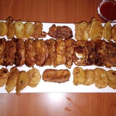 A picture of Potatoes & cottage cheese 'pakoras' 🧀🌶️🥔.