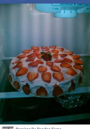 Una foto de Pastel de fresa con crema de coco