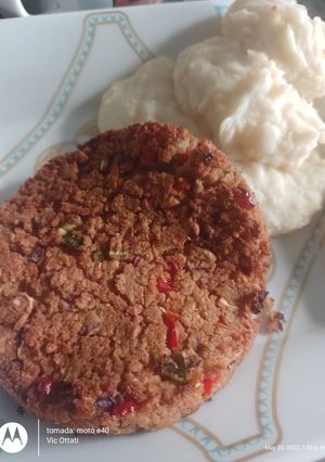 Una foto de Hamburguesas veganas de garbanzos con puré de papas