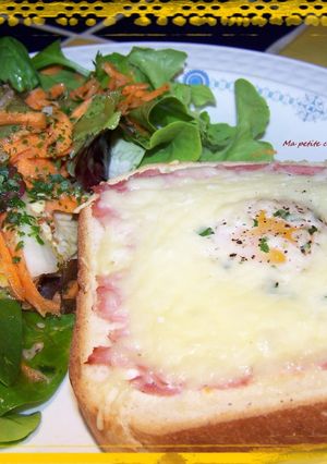 Une photo de Toast à l'oeuf au four