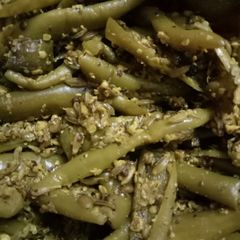 A picture of Green chilli pickle.