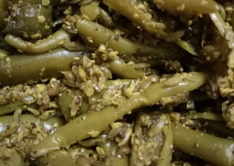 Green chilli pickle