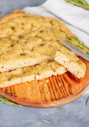 Foto de Focaccia de alho, alecrim e flor de sal