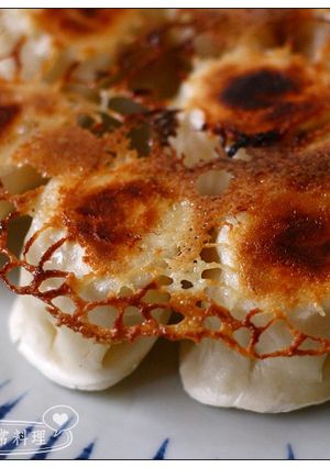 A picture of Crispy Skirt Pan-Fried Dumplings.