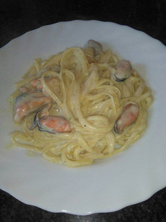 Una foto de Tallarines con marisco y curry