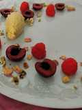 Quenelle de mascarpone y pistache con frutos rojos
