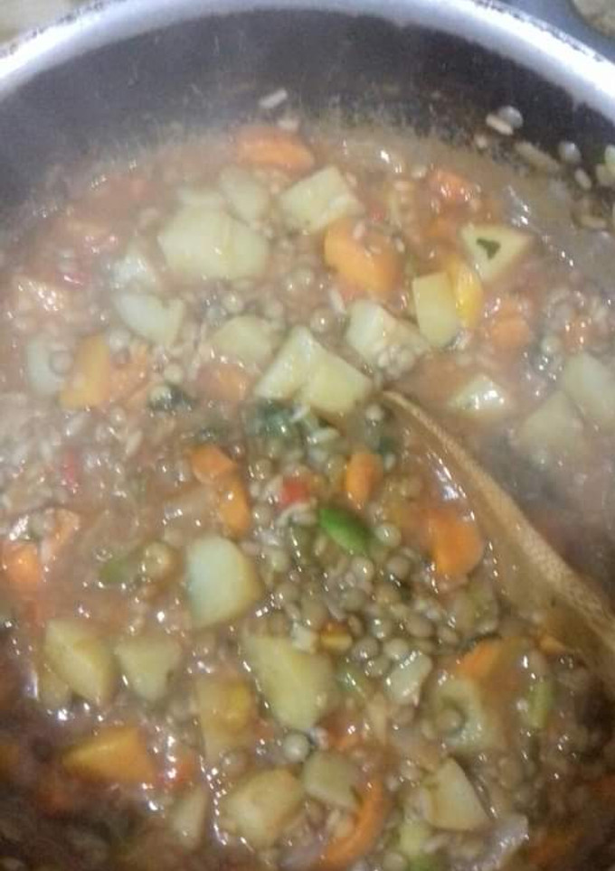 Una foto de Guiso de lentejas vegano