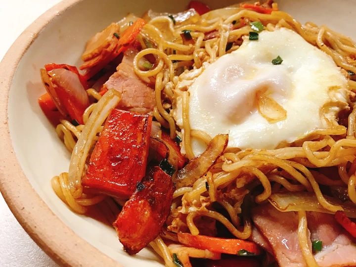 Easy Way Make Recipe Yakisoba with sunny side up egg that is Delicious, Delicious}