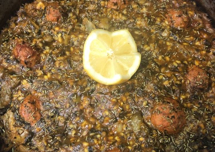 Paella de verduras y albóndigas