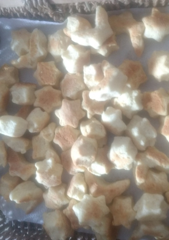 Una foto de Scons de queso con formas divertidas