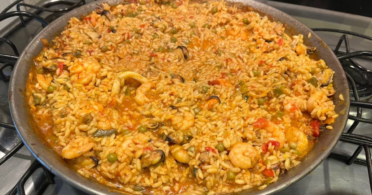Paella de mariscos (congelados) Receta de Adriana Escardó Cookpad
