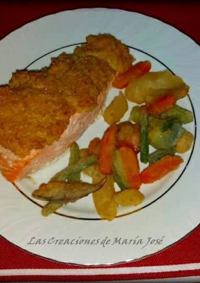 Una foto de Salmón con costra de quinoa