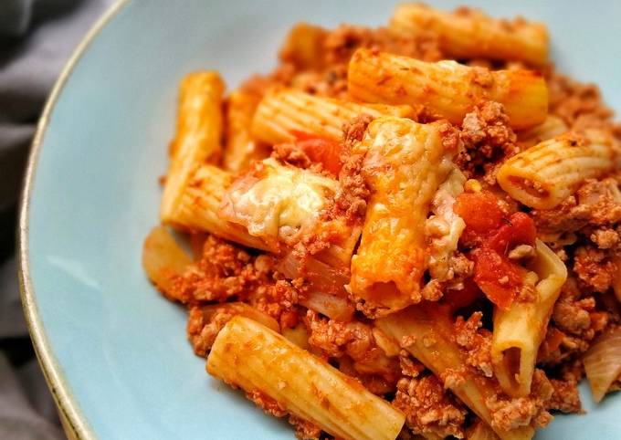 Cheesy Pasta Bake With Turkey, Fennel & Thyme