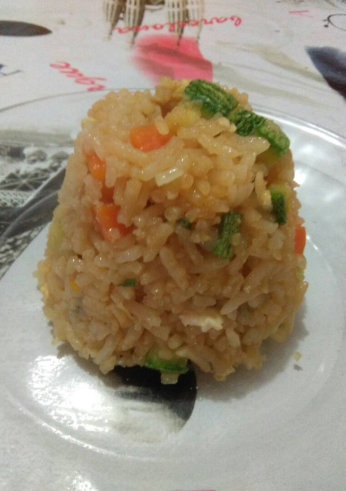 Una foto de Yakimeshi de verduras
