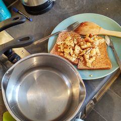 A picture of How to cook eggs without sticking (omelette).