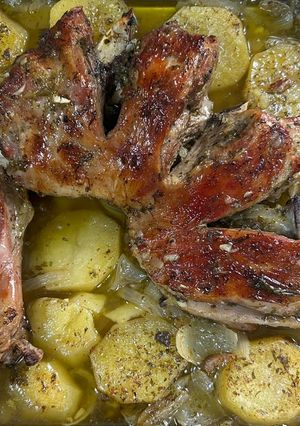 Una foto de Paletilla de cordero con patata panadera