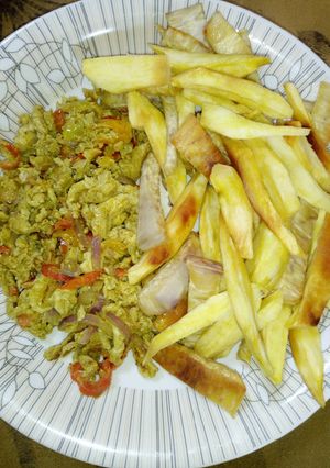 Soyayyen dankalin hausa da doya da sauce din kwai ainihin hoton girkin