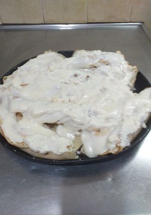 Una foto de Canelones de jamón, queso y huevo, con salsa Blanca