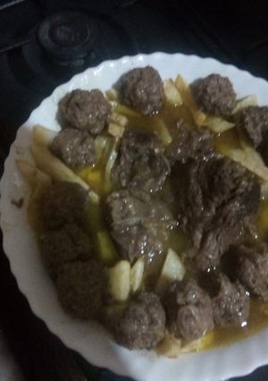 صورة لوصفة طاجين اللحم بالكريات اللحم المفروم