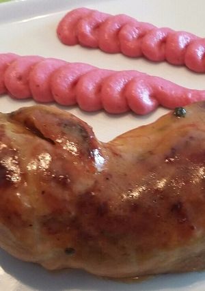 Foto principal de Pollo a la pimienta con parmentier de remolacha