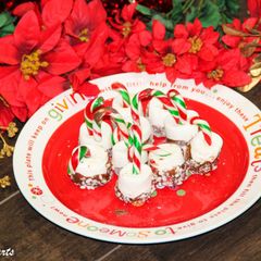 A picture of Christmassy Candy Cane Marshmallow Pops.