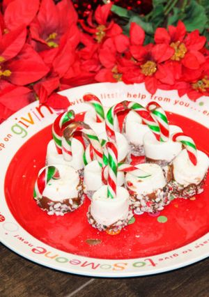 A picture of Christmassy Candy Cane Marshmallow Pops.