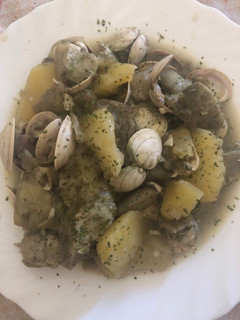 Una foto de 347. Alcachofas con patatas y almejas (principal pescado)